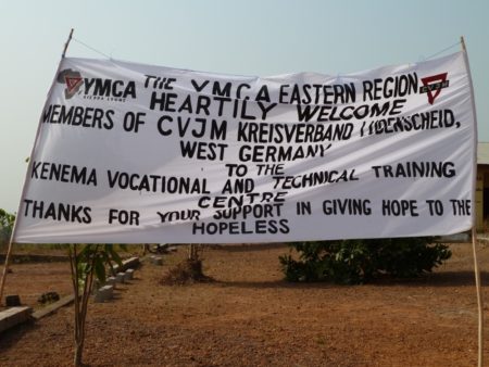 Begrüßung von Besuchern des CVJM- Kreisverbandes Lüdenscheid in Kenema (Sierra Leone)